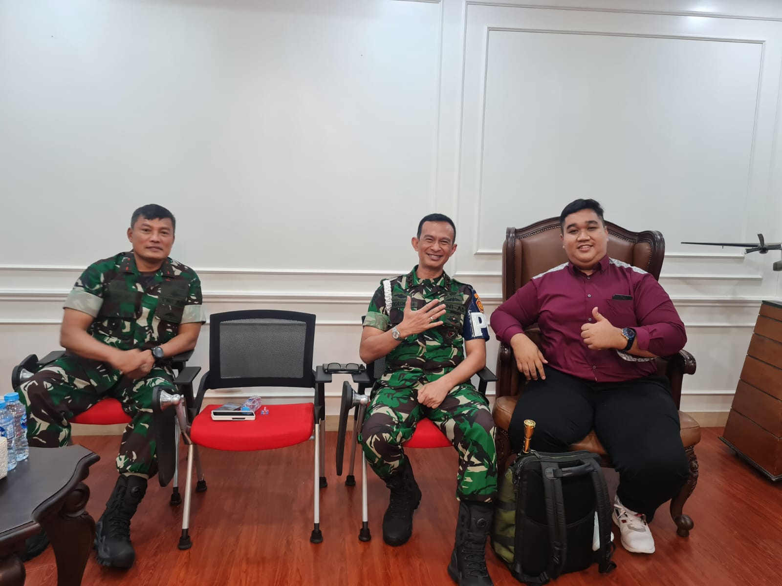 Diskusi hukum militer bersama Bapak Mayjen TNI Dr. Andrey Satwika Yogaswara, S.Sos., M.M., CFrA (Komandan Pusat Polisi Militer TNI Periode 2022-2023) terkait hukum acara peradilan militer di Indonesia, ditemani Bapak Letjen TNI Widi Prasetijono.